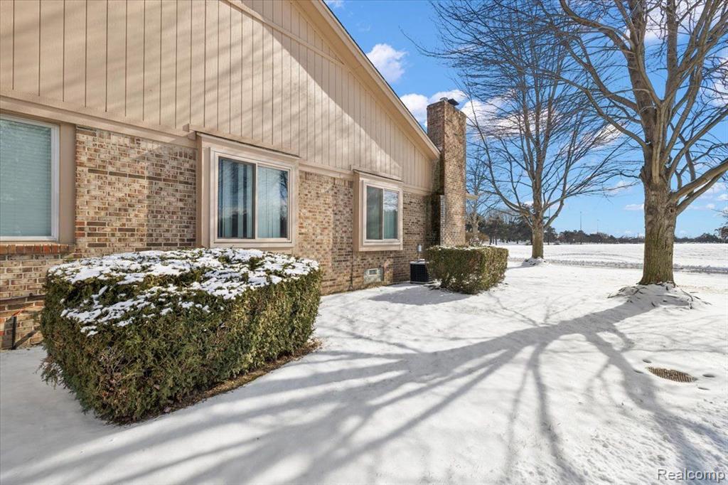 37430 N Laurel Park Drive