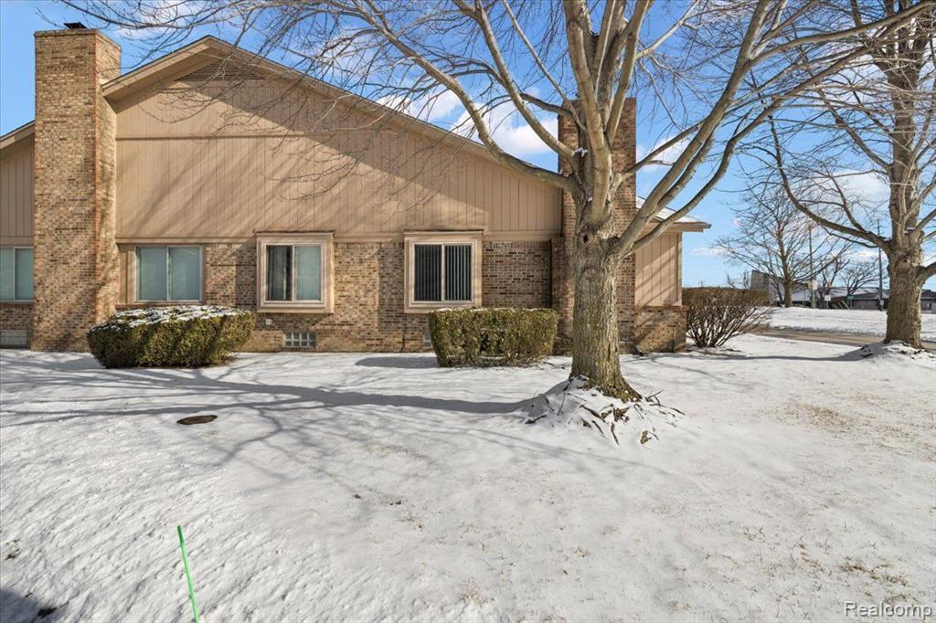 37430 N Laurel Park Drive