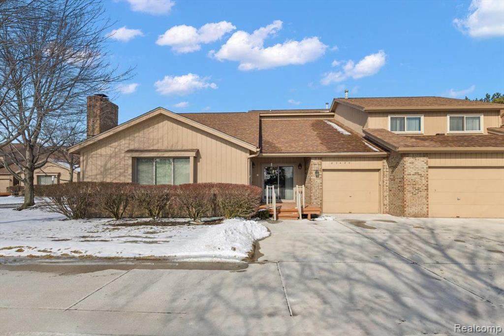 37430 N Laurel Park Drive