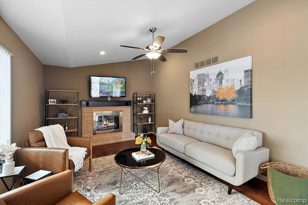 37430 N Laurel Park Drive