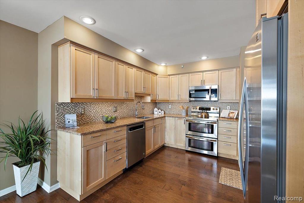 37430 N Laurel Park Drive