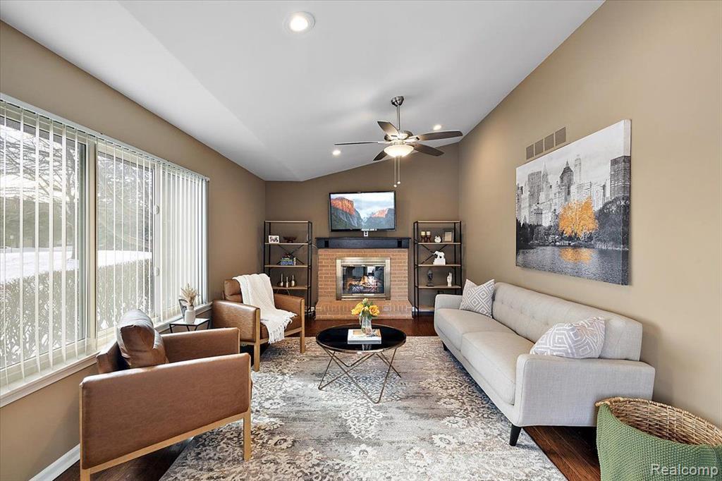 37430 N Laurel Park Drive