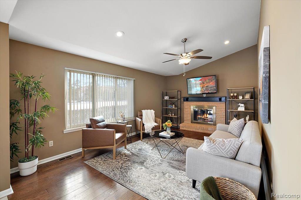 37430 N Laurel Park Drive