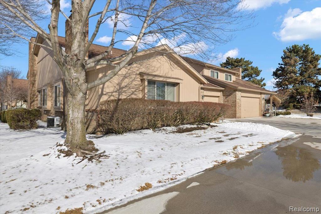 37430 N Laurel Park Drive