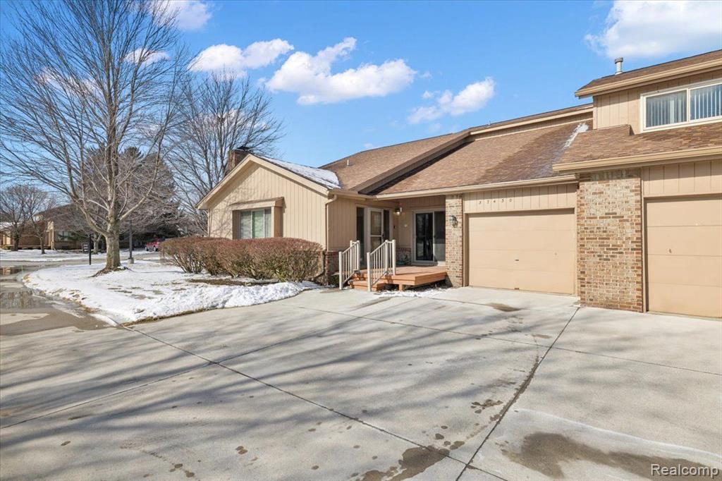 37430 N Laurel Park Drive