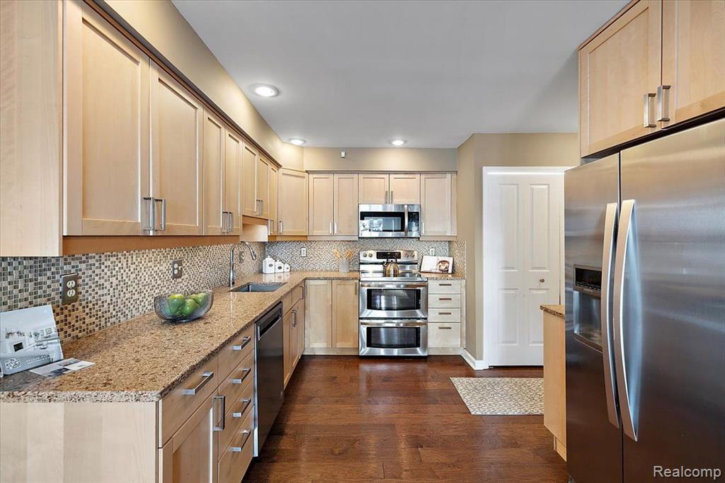 37430 N Laurel Park Drive