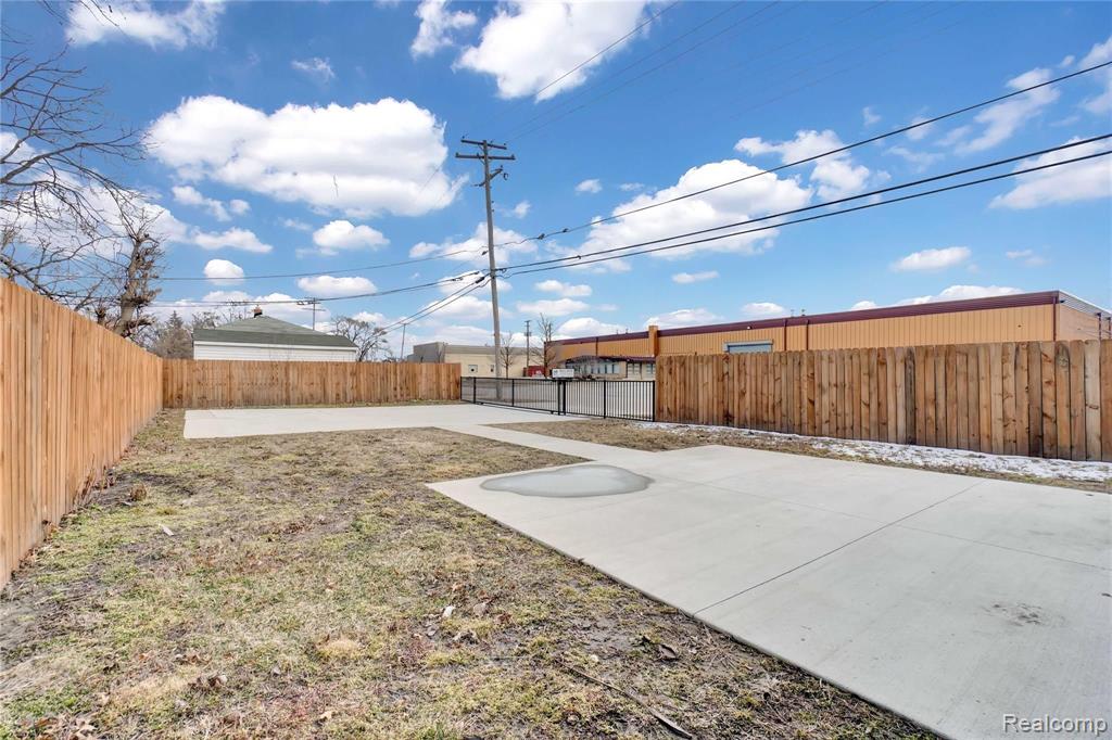 23804 Kathleen Avenue