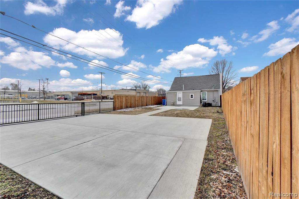 23804 Kathleen Avenue