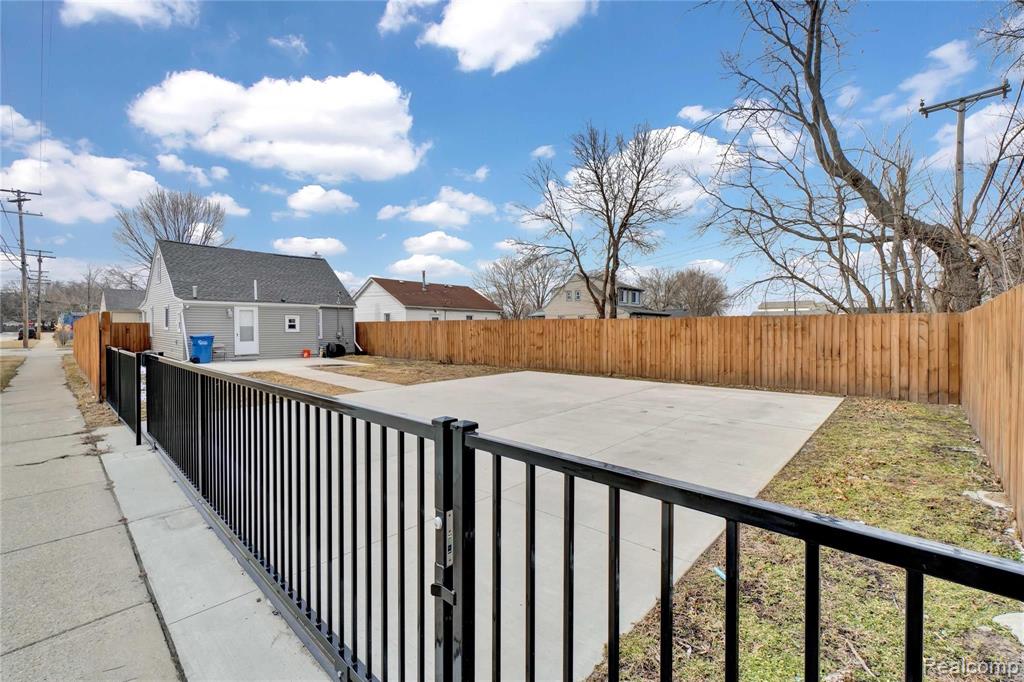 23804 Kathleen Avenue