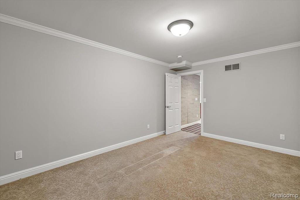 1340 Valley Crest
