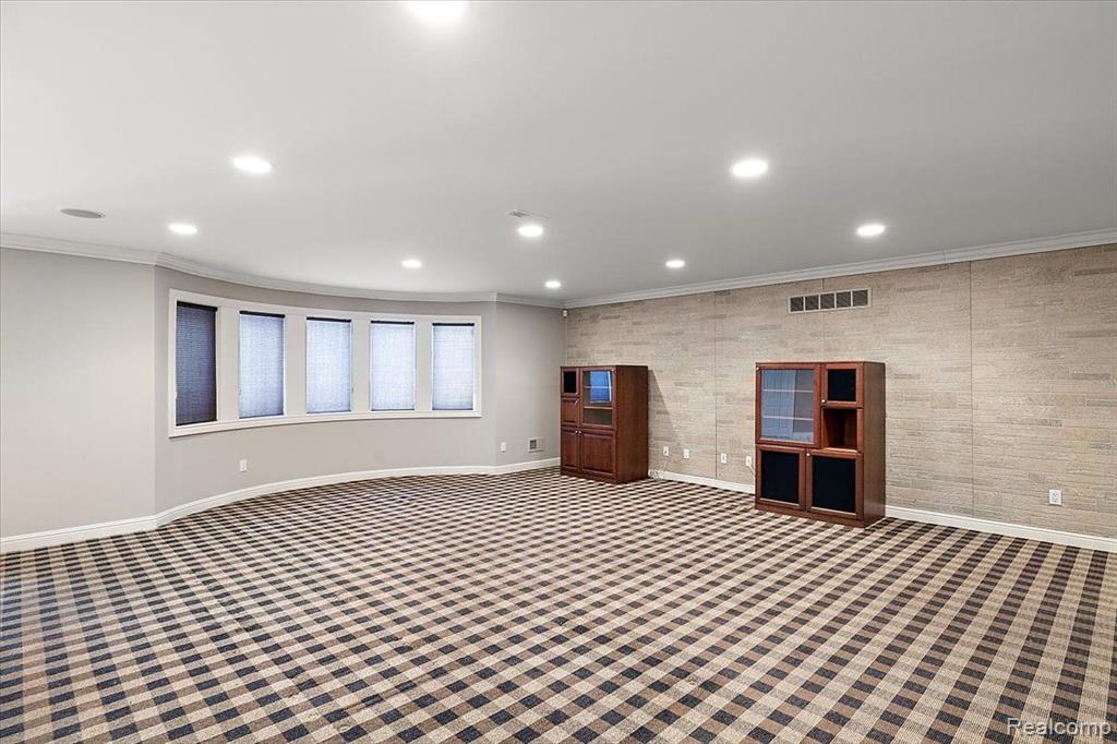 1340 Valley Crest