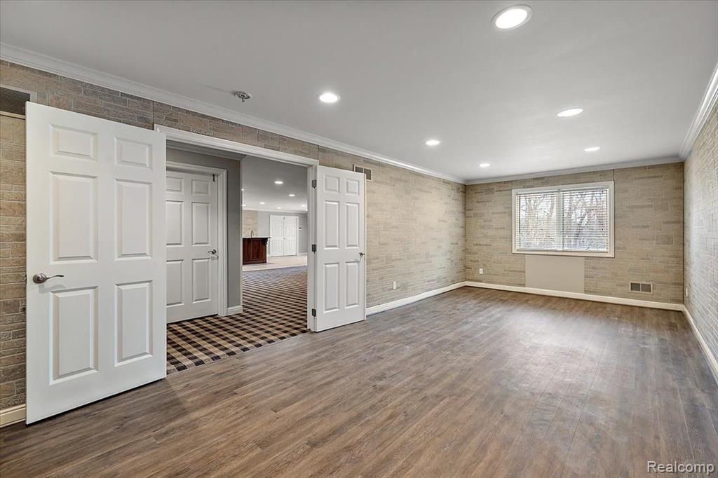 1340 Valley Crest