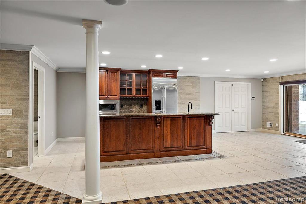 1340 Valley Crest