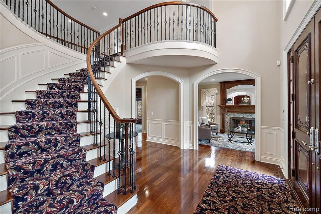 1340 Valley Crest