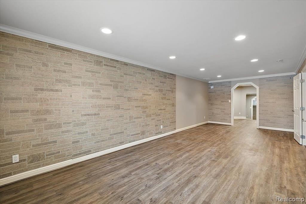 1340 Valley Crest