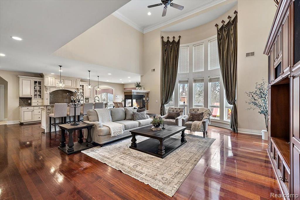 1340 Valley Crest