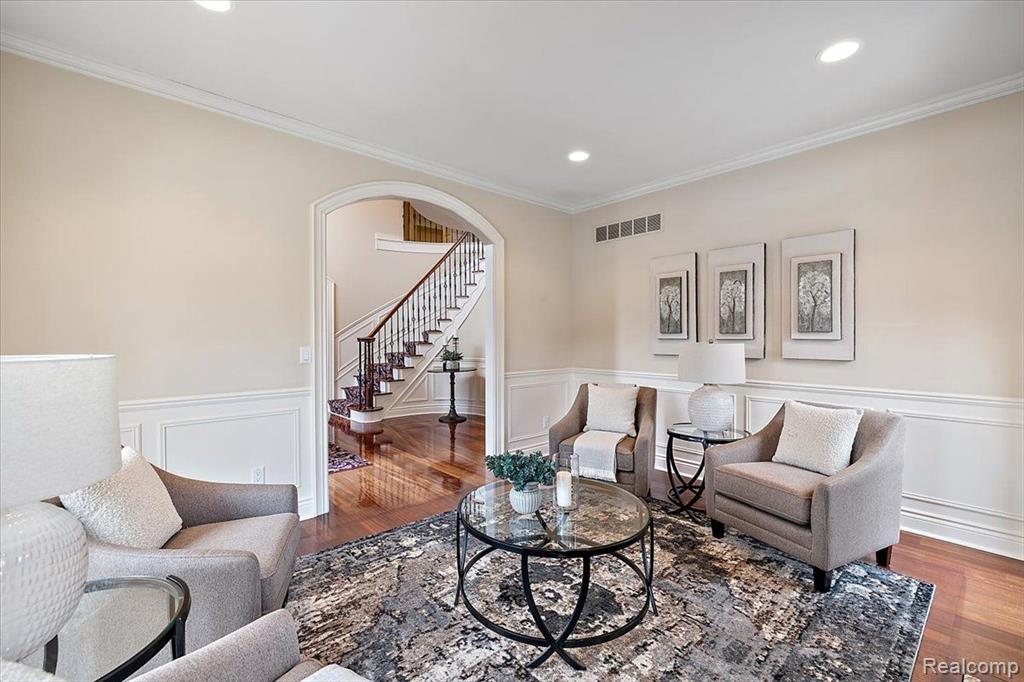 1340 Valley Crest
