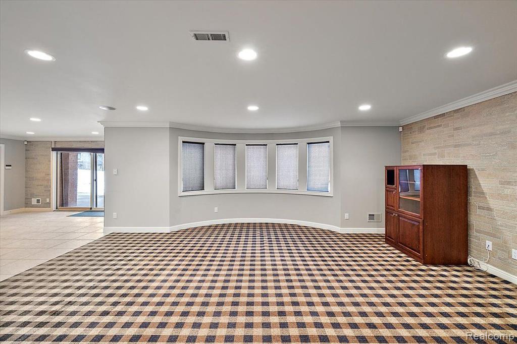 1340 Valley Crest