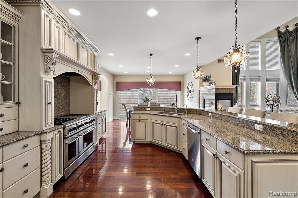 1340 Valley Crest