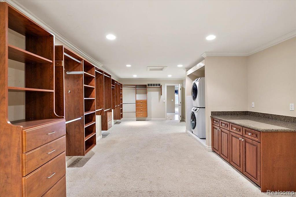1340 Valley Crest