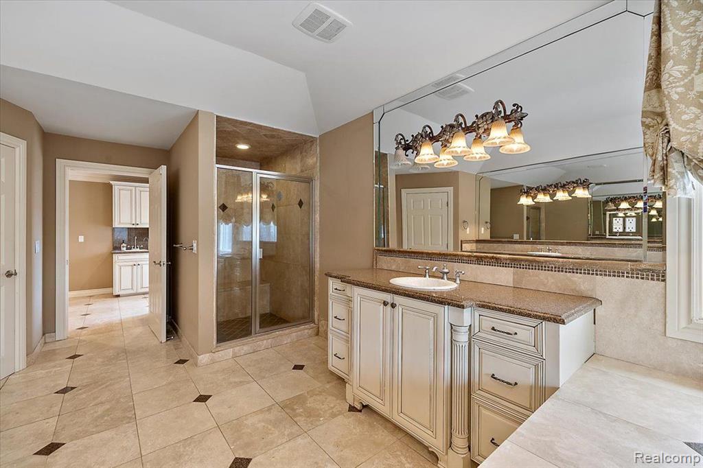 1340 Valley Crest
