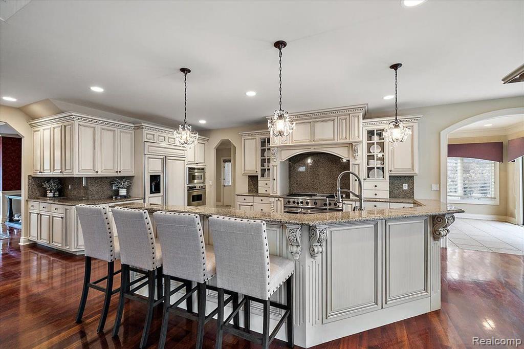 1340 Valley Crest