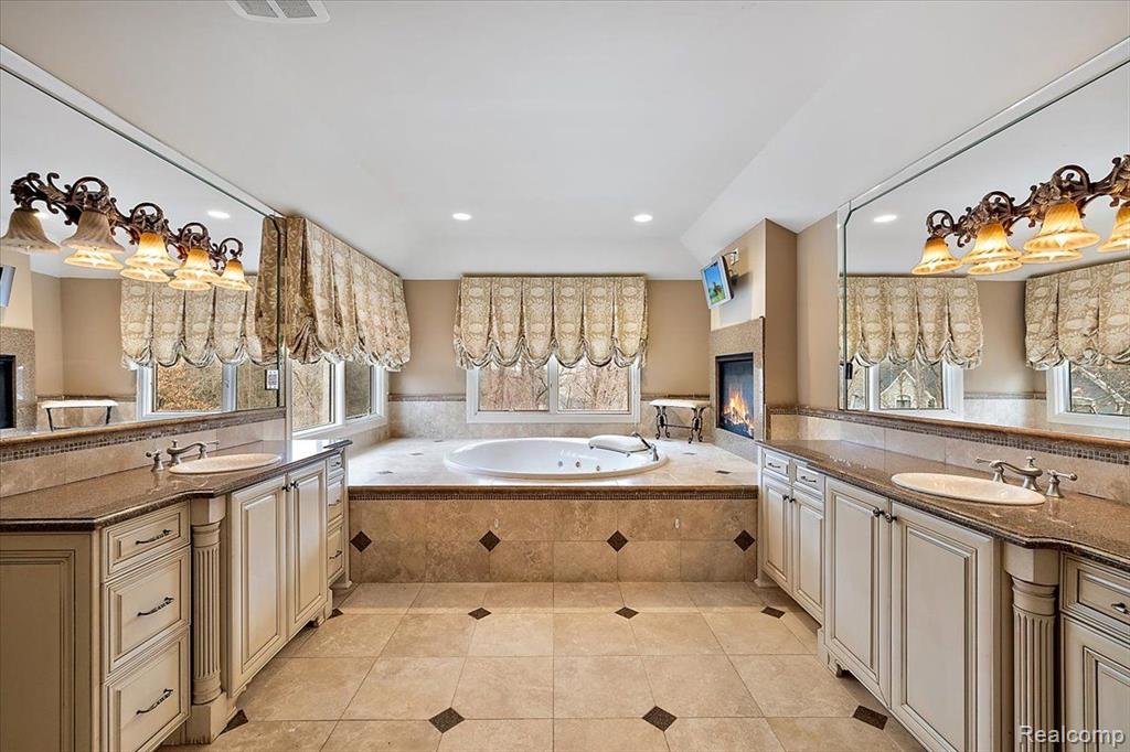 1340 Valley Crest