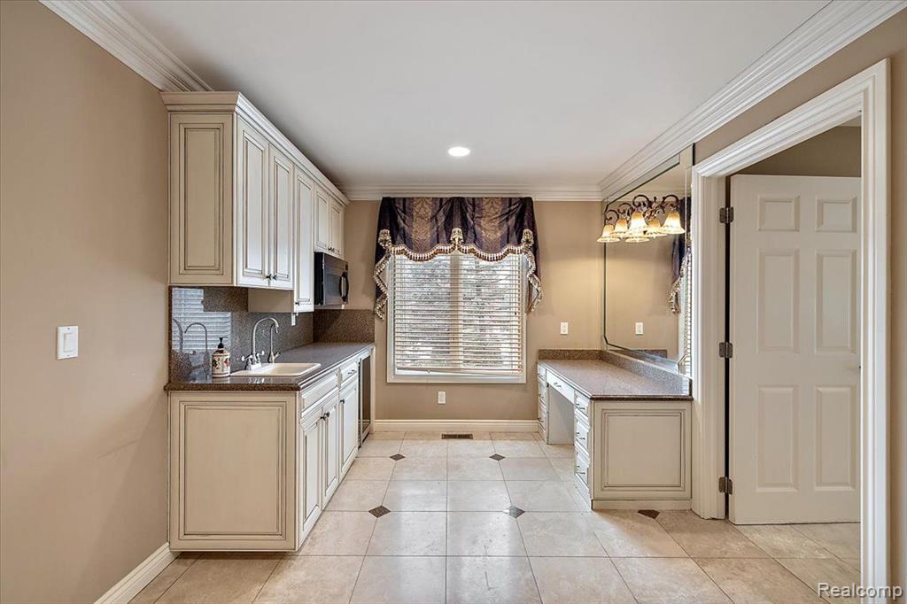 1340 Valley Crest