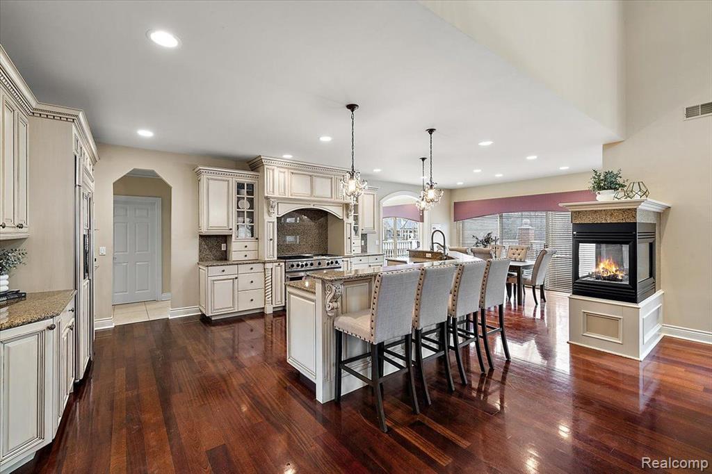 1340 Valley Crest