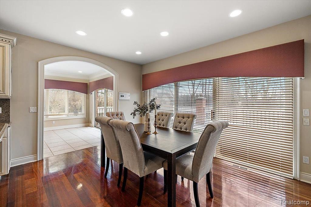 1340 Valley Crest