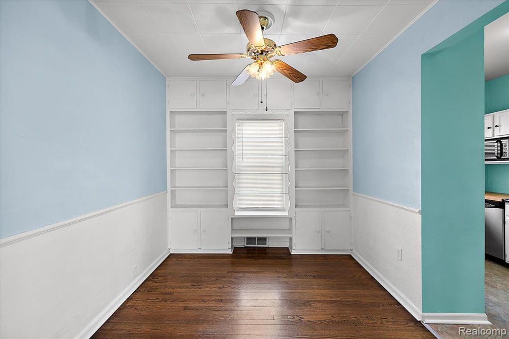 60 W Elmwood Avenue