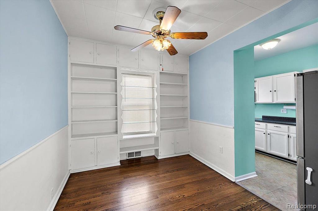 60 W Elmwood Avenue