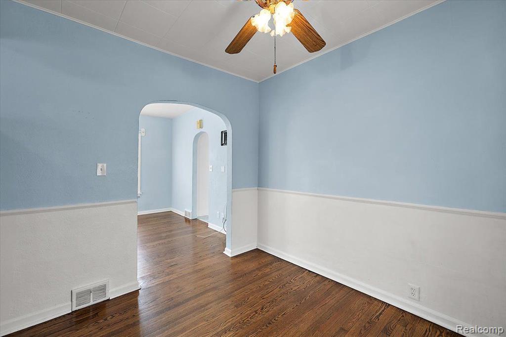 60 W Elmwood Avenue