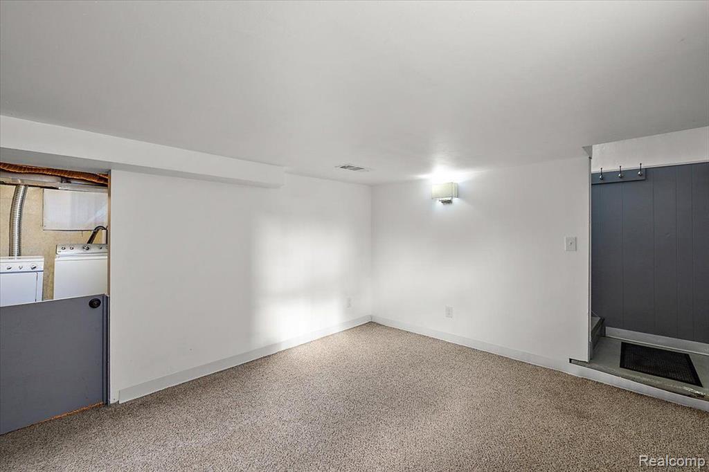 60 W Elmwood Avenue