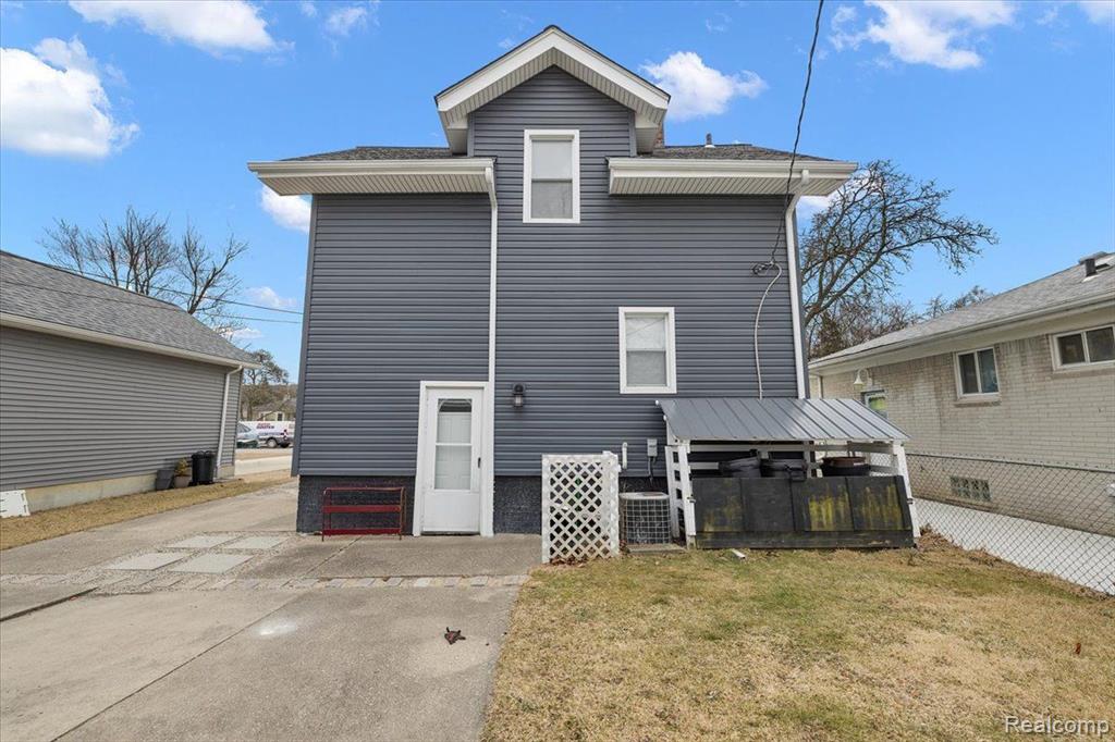 60 W Elmwood Avenue
