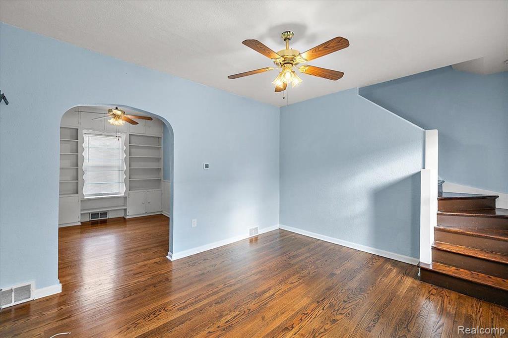 60 W Elmwood Avenue