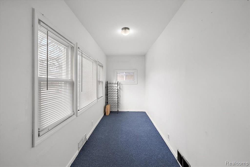 60 W Elmwood Avenue