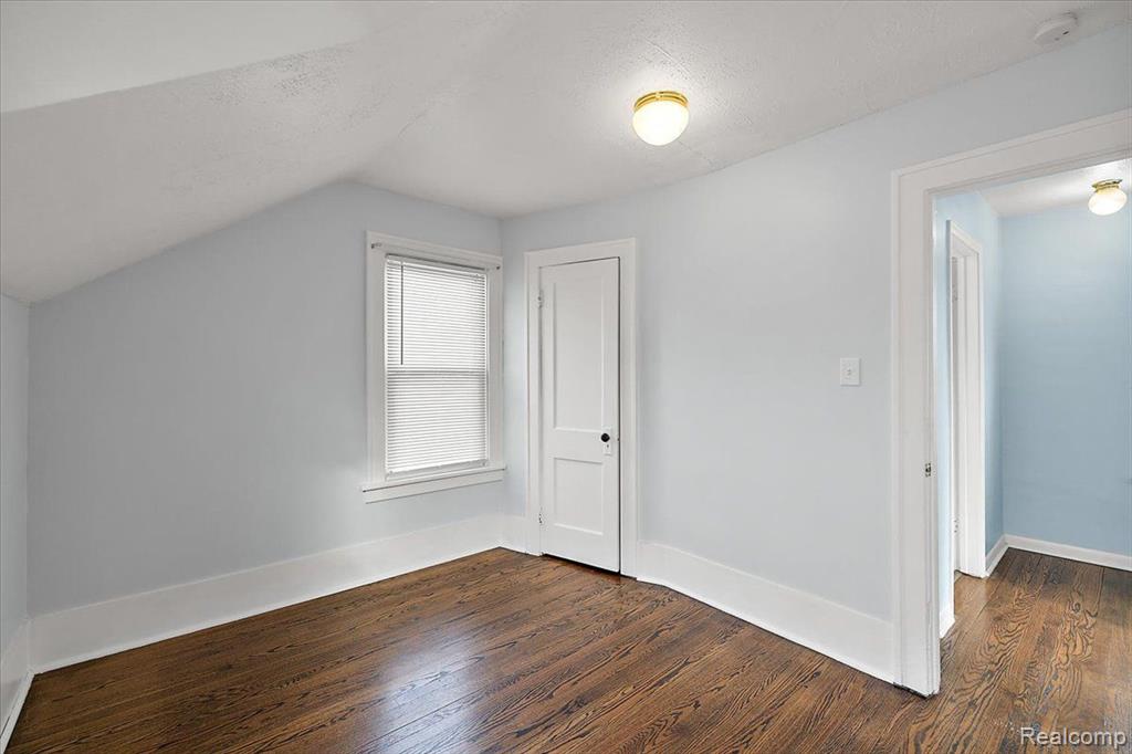 60 W Elmwood Avenue