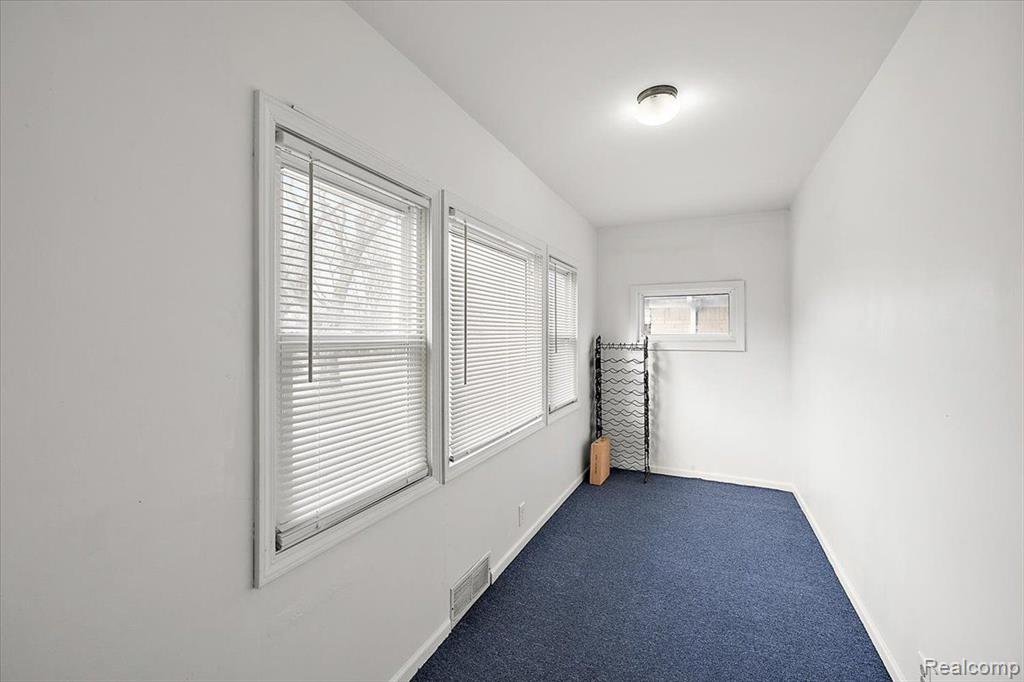 60 W Elmwood Avenue