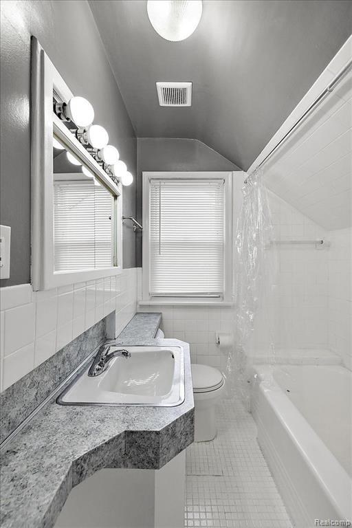 60 W Elmwood Avenue