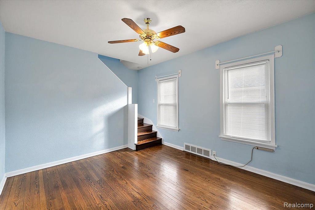 60 W Elmwood Avenue