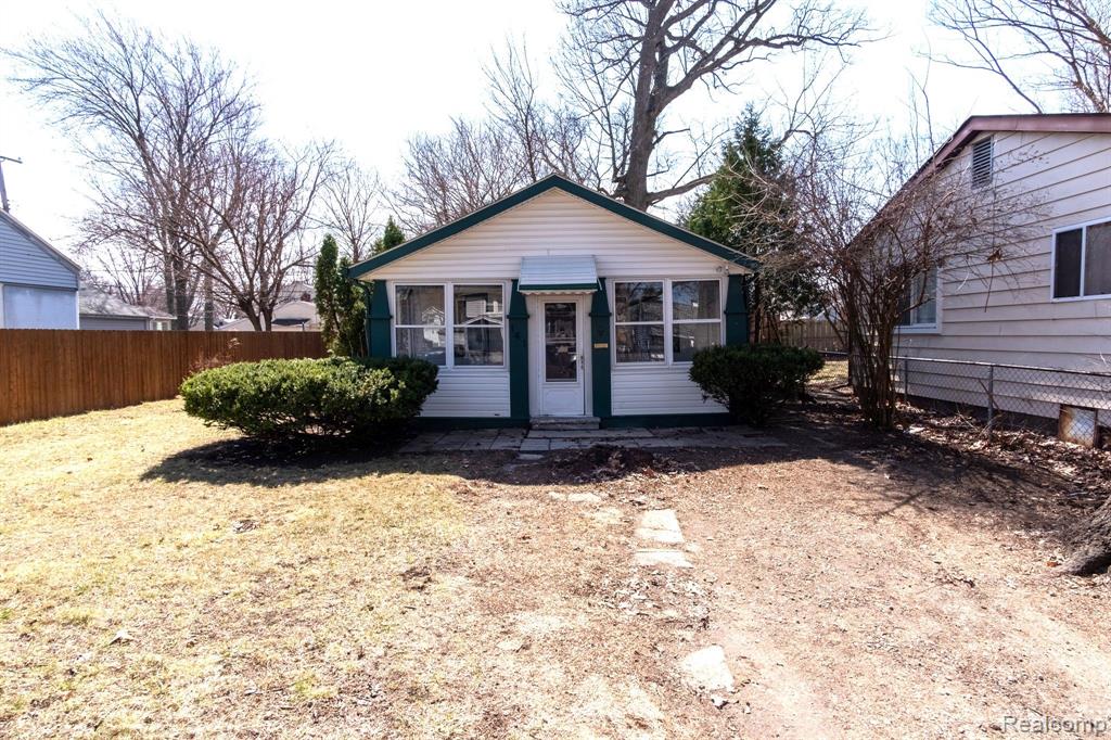 141 W Granet Avenue