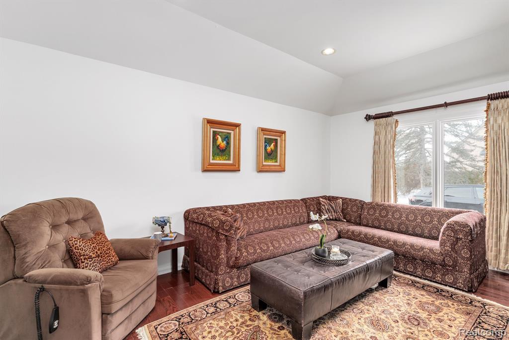 5035 Oakbrooke Drive