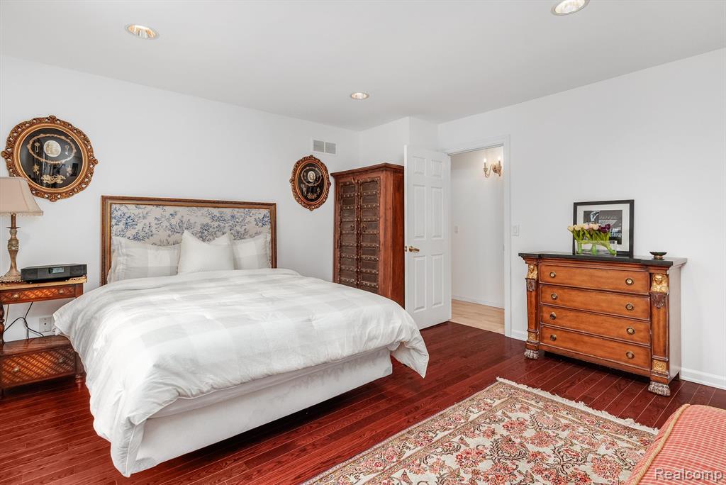 5035 Oakbrooke Drive