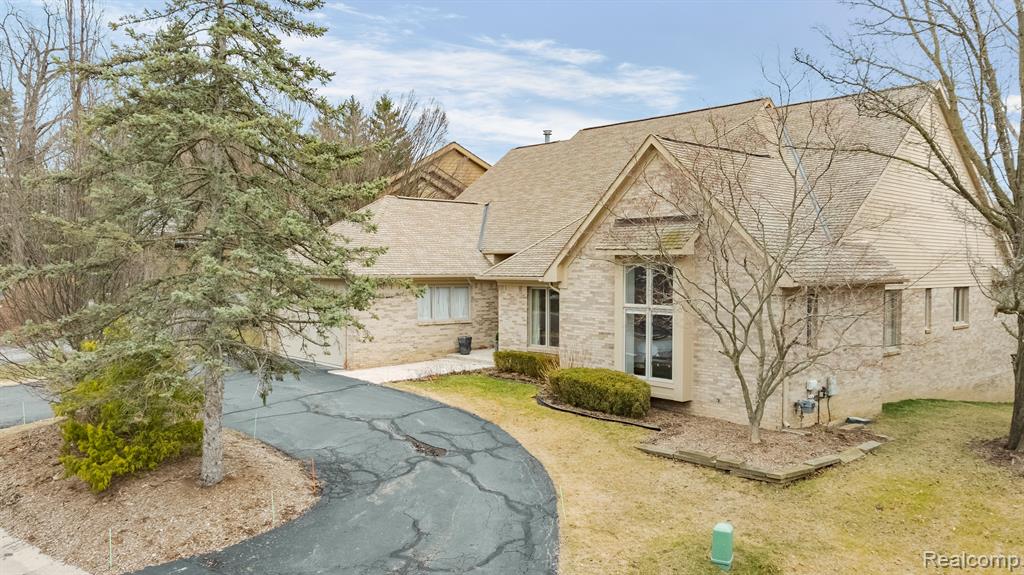 5035 Oakbrooke Drive