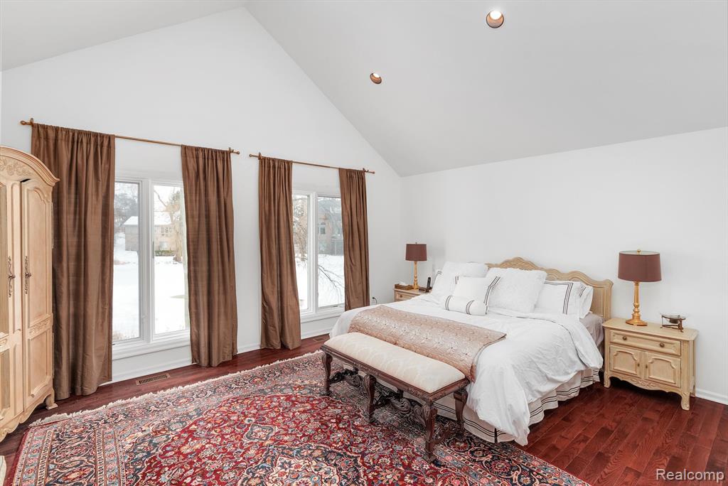 5035 Oakbrooke Drive