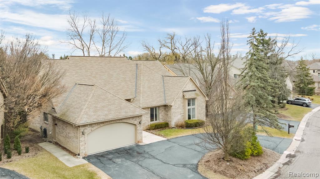 5035 Oakbrooke Drive