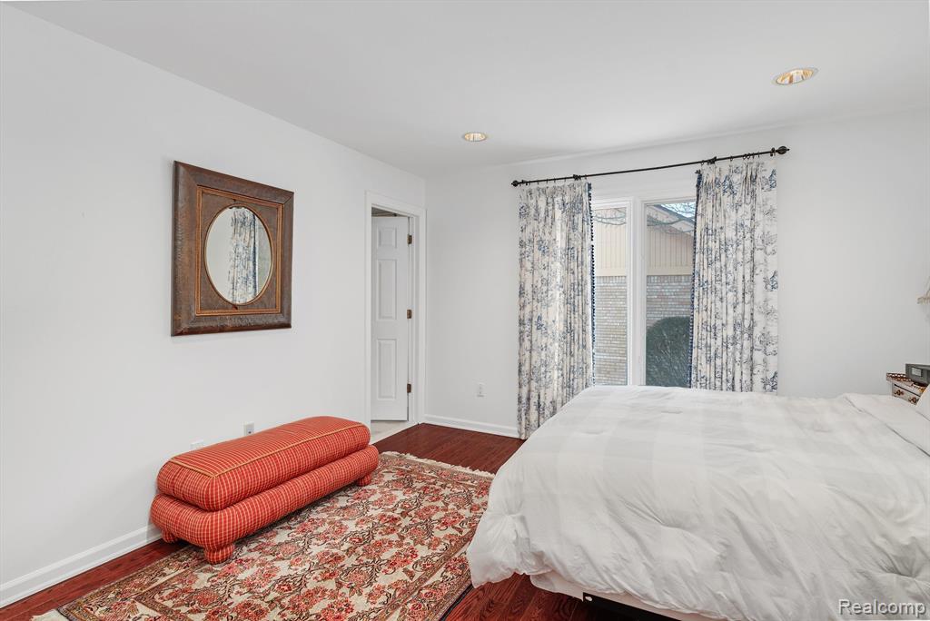 5035 Oakbrooke Drive