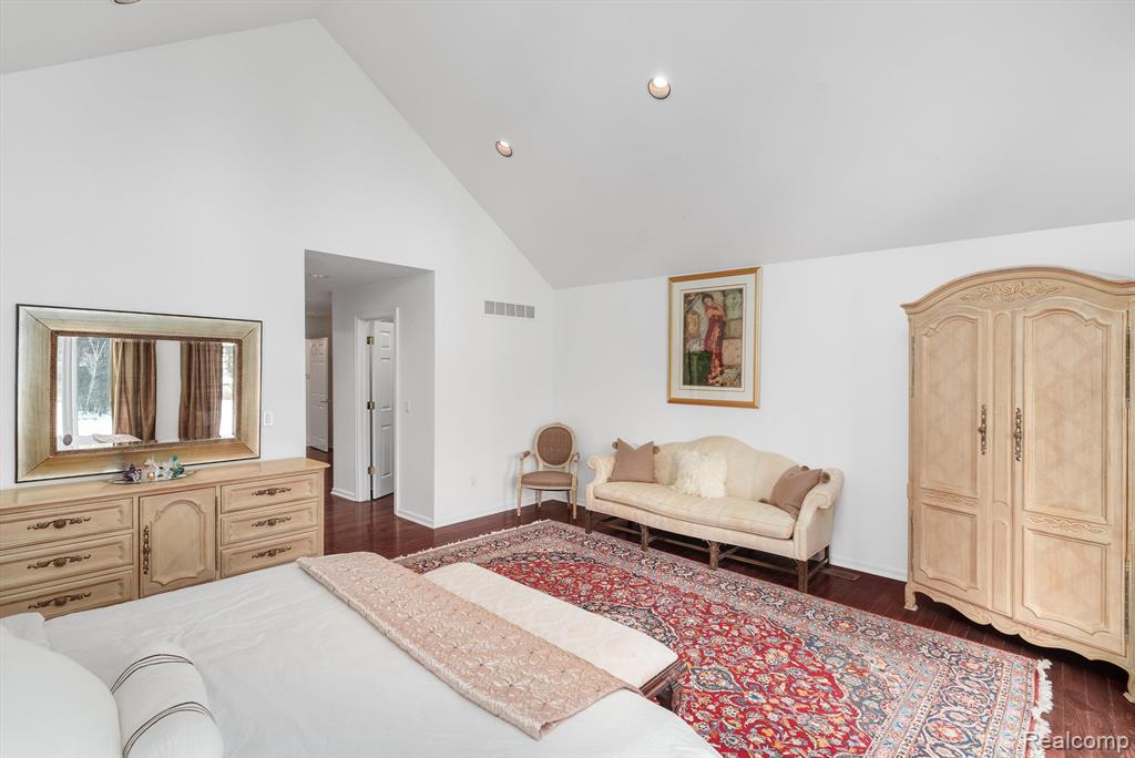 5035 Oakbrooke Drive