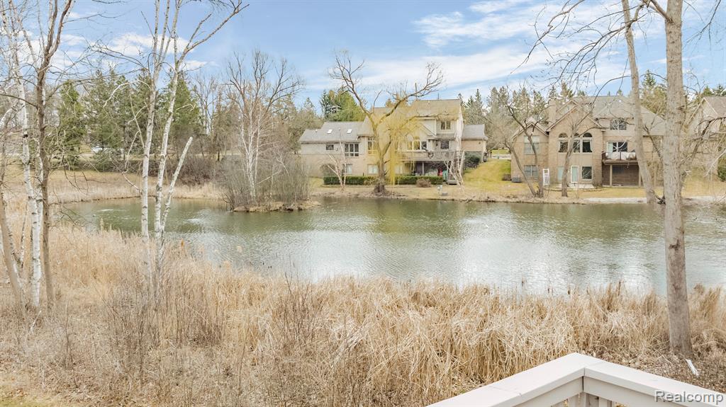 5035 Oakbrooke Drive